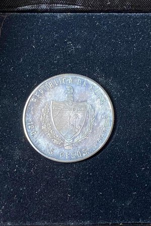 obverse: CUBA. Lotto di 2 monete da 5 Pesos 1985 FAO in scatola originale. AG. FDC. 