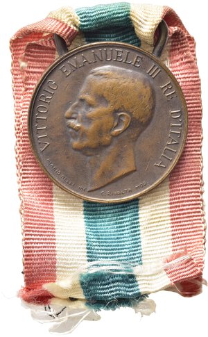 obverse: SAVOIA. Vittorio Emanuele III. Medaglia Associazione Nazionale madri e vedove dei caduti 1848-1918. AE (16 g). qSPL