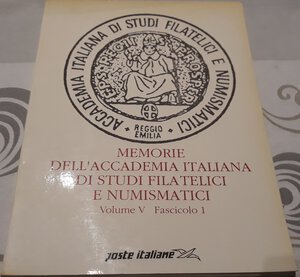 obverse: AA.VV. - Memorie dell accademia italiana di studi filatelici e numismatici, volume V , fascicolo 1. Bologna, 1992, pp. 72, ril edit. Ill- b/n nel testo, ottimo stato.