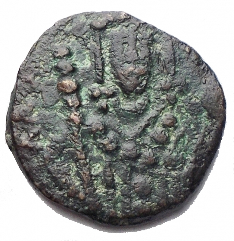 reverse: Impero Bizantino - Alexius I Comnenus. 1081-1118.  Half Tetarteron (14,23 mm. 1,43 g). Uncertain mint (in Greece?). Struck 1092-1118. Patriarchal cross; A-A across upper field, K- across lower / Crowned facing bust of Alexius, holding scepter and globus cruciger. DOC 45. Good VF. Green dark patina.
