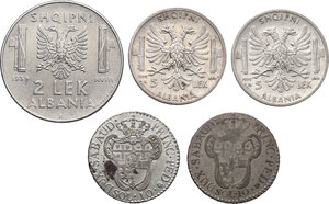 reverse: Vittorio Emanuele III (1939-1943). Lotto di tre (3) monete: 5 lek 1939 (2) e 2 lek 1939 A. XVIII. In aggiunta due (2) monete da 10 soldi datate 1794 e 1796