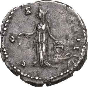 reverse: Antoninus Pius (138-161).. AR Denarius, 153-154