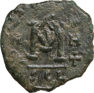 reverse: Justinian II (685-695).. AE Follis. Syracuse mint, 694/5