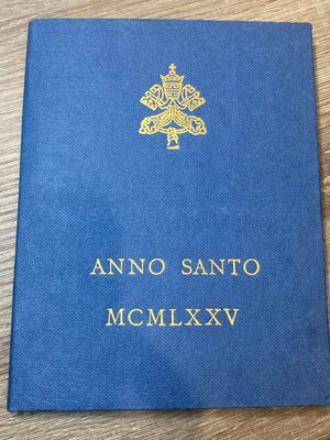 obverse: VATICANO. Serie completa di 5 medaglie di argento 986 dell Anno Santo (1975) della zecca italiana. Ag. in cartoncino originale. FDC