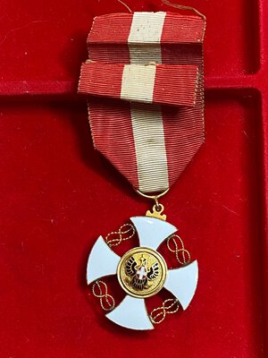 obverse: REGNO D’ITALIA. Ordine della corona d Italia, decorazione da Cavaliere di 5a classe in oro e smalti. (smalti integri)