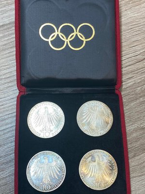 obverse: GERMANIA.  (1871 - 1922) Lotto di 4 monete da 10 marchi in cofanetto. XX Giochi olimpici estivi, Monaco 1972 - Atleti. Ag. KM# 132. FDC