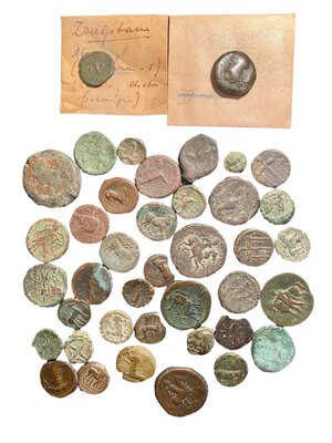 reverse: Lotto di 40 monete in bronzo del mondo greco e magno greco