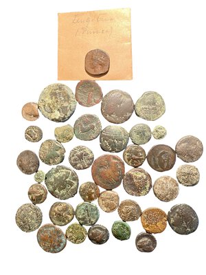 reverse: Lotto di 37 monete in bronzo del mondo greco e magno greco
