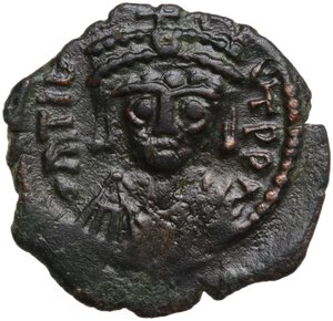 obverse: Tiberius II Constantine (578-582).. AE Decanummium, Constantinople mint