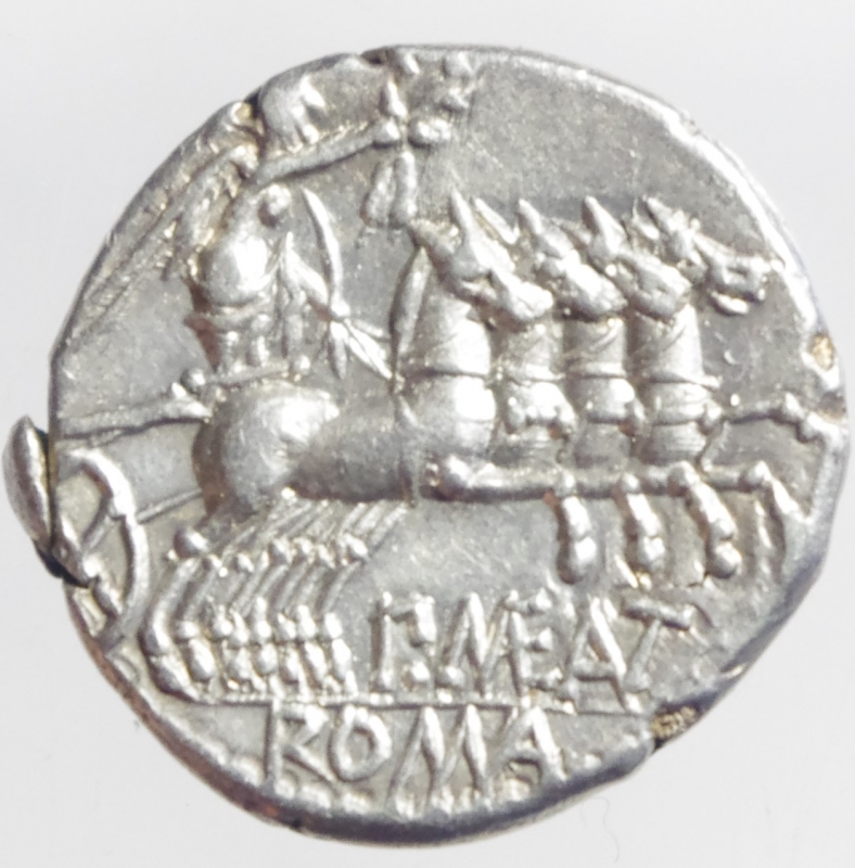 reverse: Repubblica Romana. Gens Maenia. Publius Maenius Antiaticus. 132 a.C. Denario. D/ Testa della Roma a destra, dietro X. R/ P. MAE. ANT in monogramma (Publius Maenius Antiaticus) Vittoria in quadriga a dx. ROMA in esergo. Cr. 249/1. Peso 3,92 gr. Diametro 19,26 mm.qFDC.
