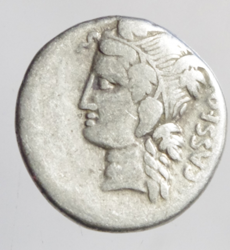 obverse: Repubblica Romana. Cassia. Lucius Cassius Longinus. Denario. 78 a.C. d\ Testa di Libera o Bacco a destra r\ L CASSI Q F Testa di Libera a sinistra. Peso 3,65 g. Diametro 18x19 mm. qBB. Cr.386/1. NC.