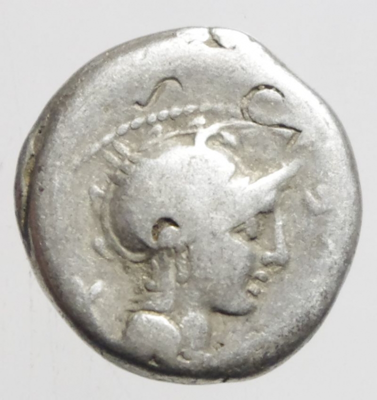 obverse: Repubblica Romana. Gens Cipia. M. Cipius M.f. 115-114 a.C. Denario. Ag. D/ Testa della dea Roma verso destra M CIPI M F. R/ La vittoria su biga verso destra sotto un timone ROMA. Craw. 289/1. Peso 3,76 gr. Diametro 17,00 mm. qBB.