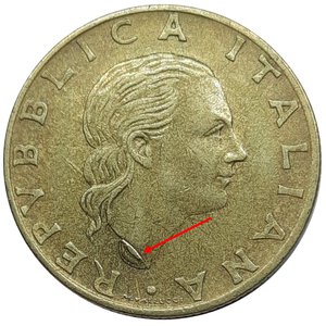 obverse: Repubblica Italiana , 200 lire 1978  mezzaluna in Rilievo sotto il collo,rara