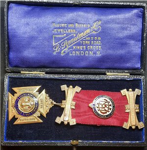 obverse: Gran Bretagna, Medaglia Massonica in oro 1928 ,Order of buffaloes, in scatola originale