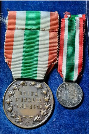obverse: Coppia medaglie Anniversario UNITA  D ITALIA (Madri e vedove caduti), In scatola originale