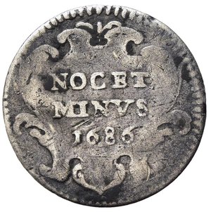 reverse: ROMA. Stato Pontificio. Innocenzo XI (1676-1689). Grosso MOCET MINVS 1686. Ag (1,28 g). Munt.211. MB