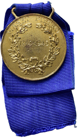 reverse: SAVOIA - Medagli al valore militare classe oro, metallo dorato, con cambretta e nastrino azzurro, diametro, 3,4 cm, peso gr. 18,4, riproduzione moderna.