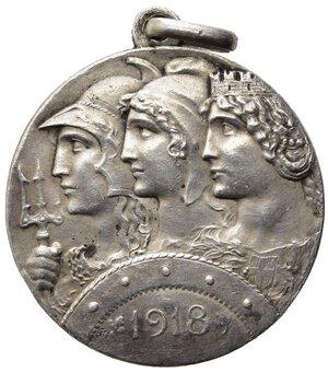 obverse: SAVOIA - Medaglia Armata degli Altipiani 1918, con anello, Argento, diametro 3.2 cm, Rara, Policchi ARM0601, produttore Johnson. Peso gr. 14.2, SPL.