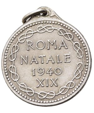 reverse: SAVOIA - Medaglia Roma natale 1940 , metallo argentato, diametro 2,3 cm, con anello, peso gr. 6.3, SPL. 