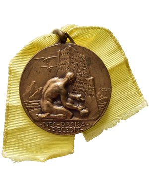 obverse: VENTENNIO FASCISTA - Medaglia Regia Guardia di Finanza, bronzo, diametro 3.2 cm, con anello, nastrino coevo di colore giallo. Opus Morbiducci. Peso gr. 14,45, BB.
