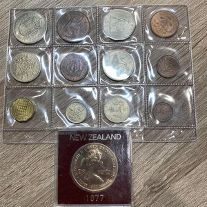 obverse: ESTERE. Lotto di 12 monete di area britannica assieme a dollaro 1977 Nuova Zelanda (Ni). FDC