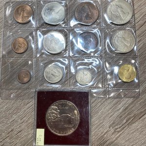 reverse: ESTERE. Lotto di 12 monete di area britannica assieme a dollaro 1977 Nuova Zelanda (Ni). FDC