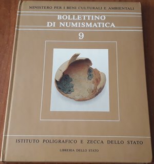 obverse: AA.VV.- Bollettino di Numismatica - Volume 9 - Roma, 1987, pp. 156, cartonato lucido. Ill. b/n e a colori nel testo, ottimo stato, tratta monetazione italiana antica e medievale.