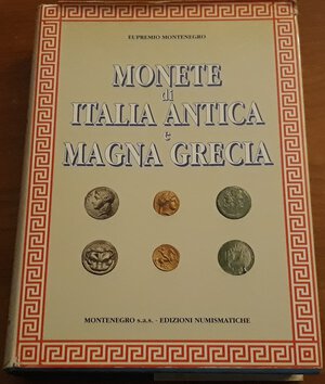 obverse: MONTENEGRO E. - Monete di Italia Antica e Magna Grecia, Brescia, 1996, cartonato telato con incisioni in oro, sovracoperta lucida leggermente sciupata, pp.1000, ill. b/n nel testo, ottimo stato, testo di riferimento per la monetazione italica e greco-italica