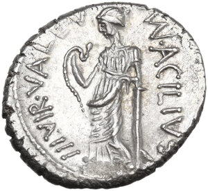 reverse: Mn. Acilius Glabrio. AR Denarius, 49 BC