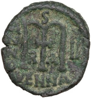 reverse: Maurice Tiberius (582-602).. AE Follis, Ravenna mint