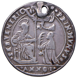 obverse: Venezia. Sebastiano Venier (1577-1578). Osella anno I/1577 AG gr. 9,16. Paolucci II, 60. Molto rara. Forata e fondi ritoccati, altrimenti BB 