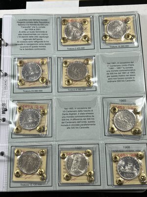 obverse: REPUBBLICA ITALIANA Album contenente 33 monete da 500 lire