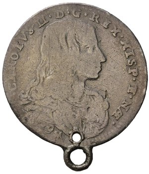 obverse: NAPOLI. Carlo II (1674-1700). Carlino 1686. Ag(2,65 g). Con anellino di sospensione. 