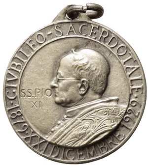obverse: MEDAGLIE PAPALI- PIO XII. Medaglia Giubileo sacerdotale, con anello, metallo argentato, diametro 3,1 cm, peso gr. 10,4. SPL. 