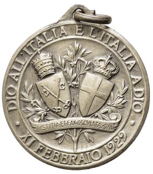 reverse: MEDAGLIE PAPALI- PIO XII. Medaglia Giubileo sacerdotale, con anello, metallo argentato, diametro 3,1 cm, peso gr. 10,4. SPL. 