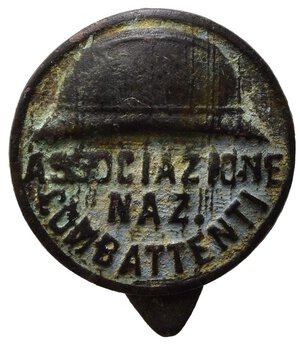 obverse: VENTENNIO FASCISTA - Distintivo Associazione Nazionale Combattenti con elmetto Adrian, produttore Labor, bronzo , diametro 1.6 cm. MB.