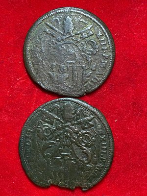 obverse: GUBBIO. Stato Pontificio. Benedetto XIII. Lotto di 2 monete da un baiocco. Cu. MB