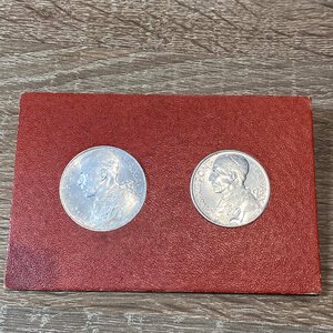 reverse: VATICANO. Pio XII. Souvenir con 2 monete da 5 e 10 lire 1947 in cartoncino. SPL-FDC