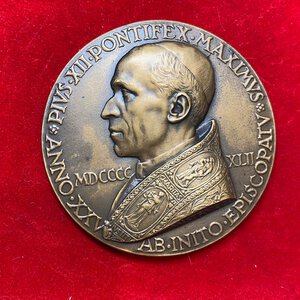 obverse: Medaglie papali. Pio XII (1939-1958). Medaglia XXV anniversario consacrazione espiscopale  1942 AE (82,96 g - 60 mm) opus Mistruzzi. Rara. qFDC