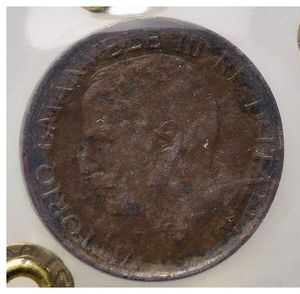 obverse: Italia. Regno D’Italia. Vittorio Emanuele III. 5 Cent. 1921. Slittamento di Conio. Tondello Deformato a Cappello. NC. SPL.