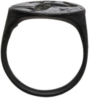 obverse: Bronze seal ring: horse prancing, above, star.  Migration Period to Medieval.  Inner diameter: 16 mm, bezel: 12x15 mm