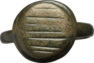 obverse: Bronze ring, the bezel decorated with lines.  Middle ages.  Size 16.7 mm