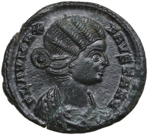 obverse: Fausta, wife of Constantine I.. AE Follis. Trier mint, 326-328 AD