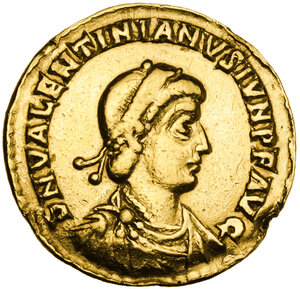 obverse: Valentinian II (375-392).. AV Solidus. Treveri mint, 375-378 AD