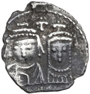 obverse: Heraclius, with Martina and Heraclius Constantine (610-641). AR Half Siliqua. Carthage mint. Struck 617-641