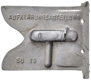 reverse: MEDAGLIE ESTERE – GERMANIA – III REICH (1933-1945), spilla delle truppe dell’esercito della Germania Nazista. Distintivo in materiale plastico da giacca originale raffigurante il vessillo (Standarte) delle 