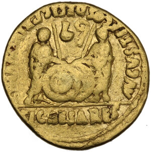 reverse: Augustus (27 BC - 14 AD).. AV Aureus. Lugdunum mint,  2 BC - 12 AD