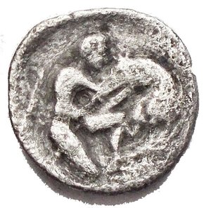 obverse: Mondo Greco - Calabria. Taranto. ca 380/228 aC. Diobolo Ag. D/ Athena elmata a ds. R/ Ercole strangola il leone Nemeo. Peso gr 0,81