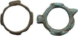 obverse: Lot of two (2) bronze Celtic knobbed ring money. On the outer surface patterns: geometric and animals (turtle and snake).  Inner diameters: 18 mm and 16 mm