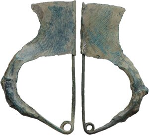 Italic. Pair of bronze bow-shaped fibula.   65x33 mm and 65x36 mm